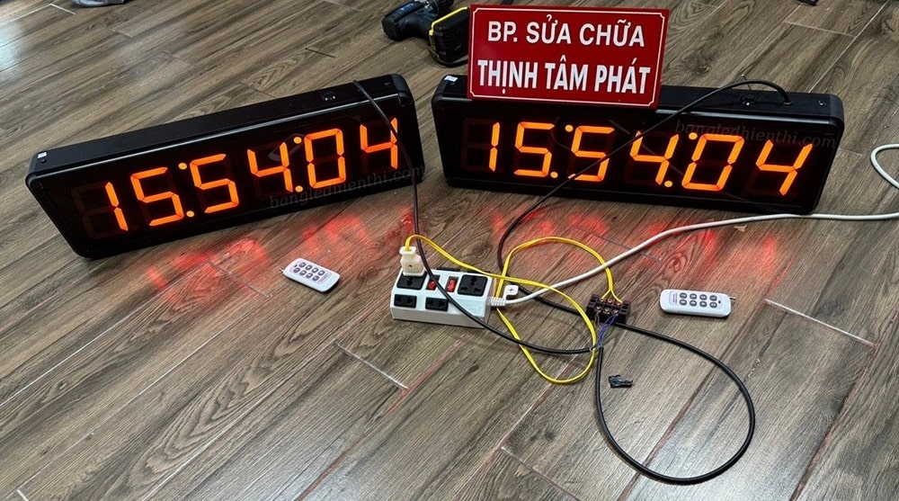 đồng hồ led